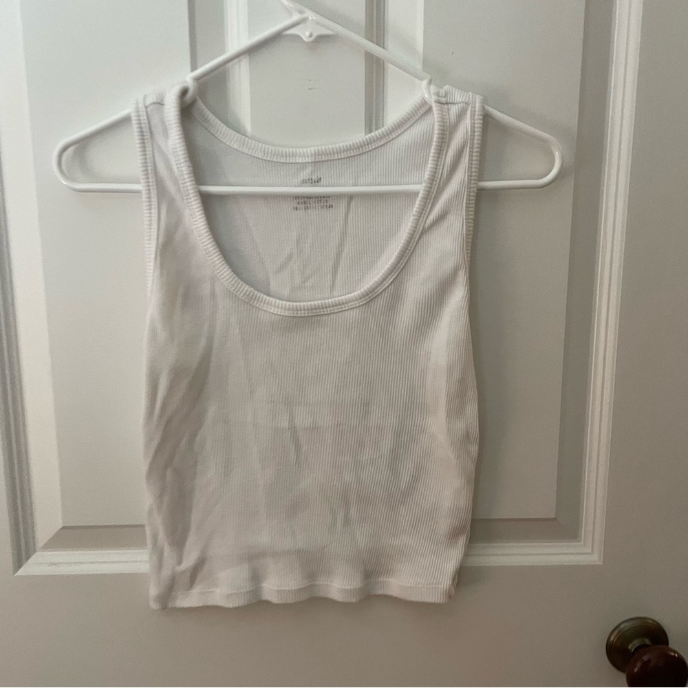 Simple white Aerie rubbed tank